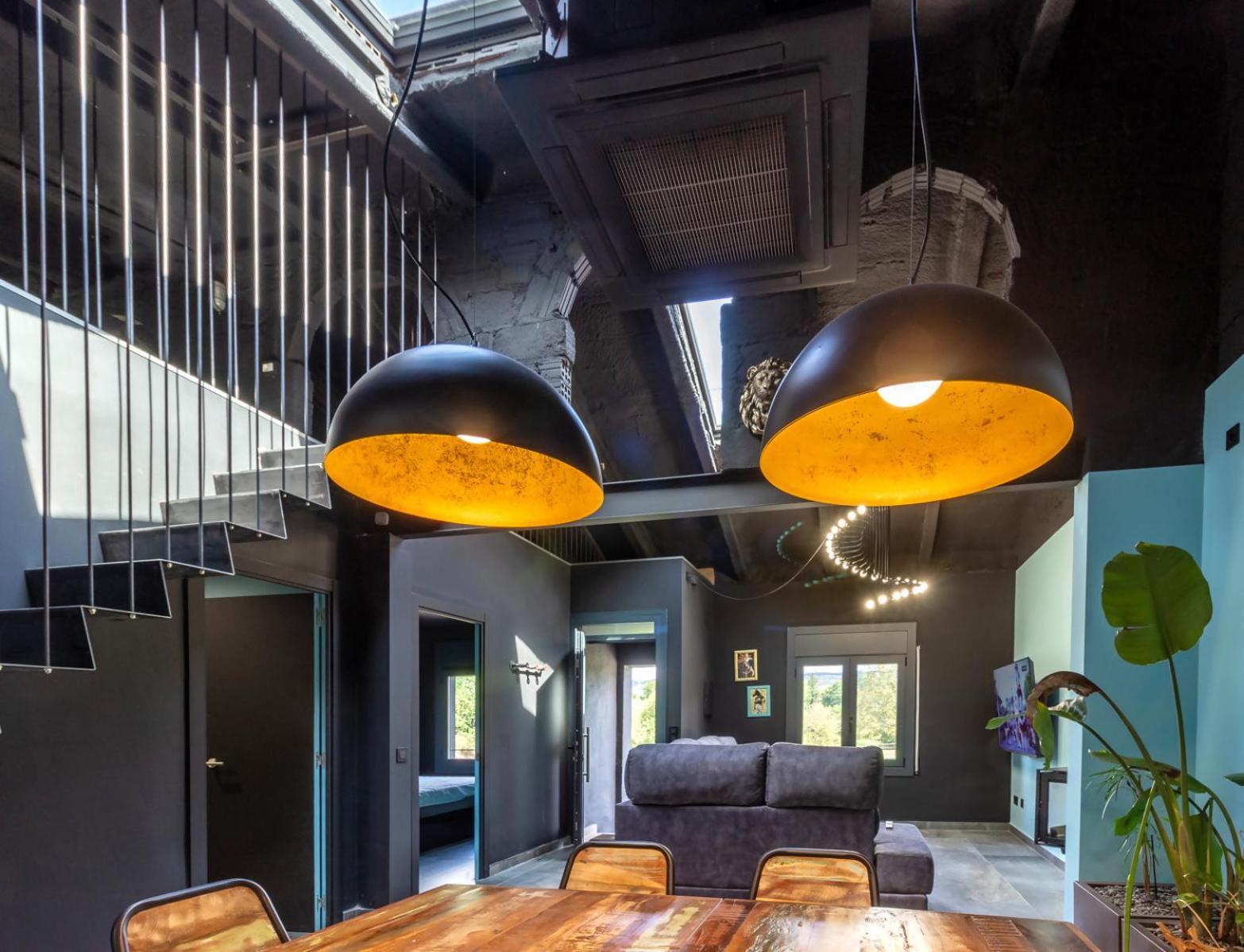 Black House Sorprendente Casa Estilo Industrial أولوت المظهر الخارجي الصورة