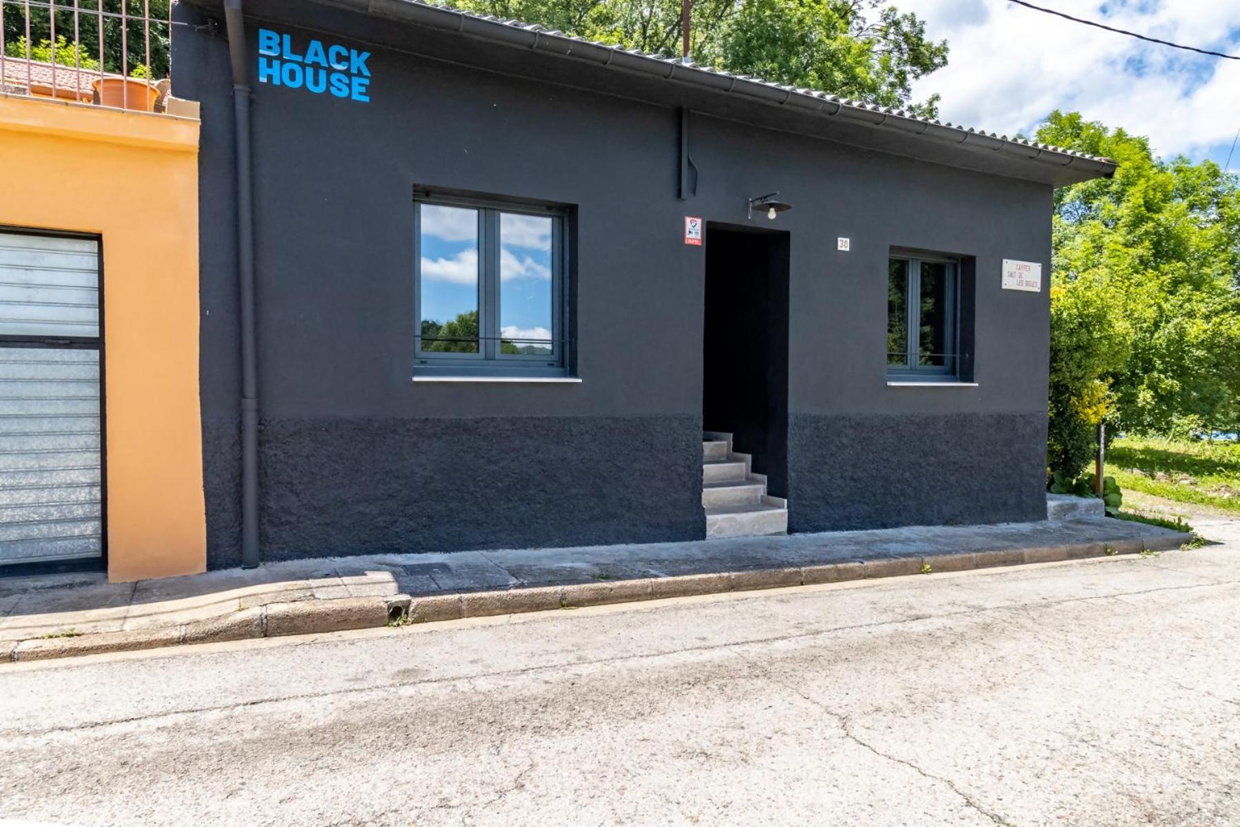 Black House Sorprendente Casa Estilo Industrial أولوت المظهر الخارجي الصورة