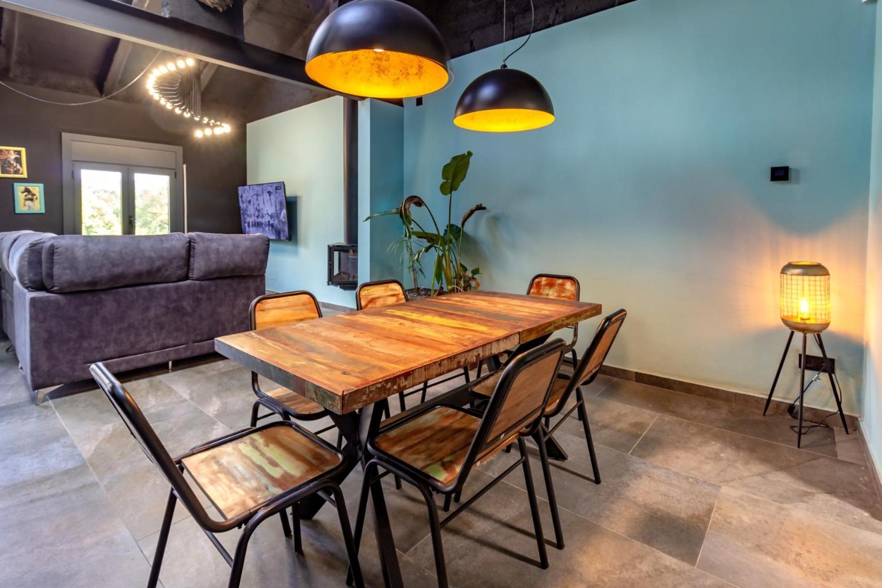 Black House Sorprendente Casa Estilo Industrial أولوت المظهر الخارجي الصورة