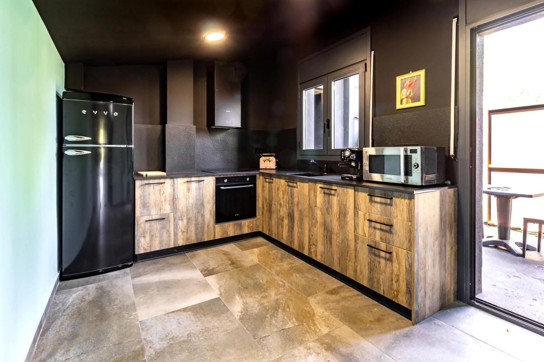 Black House Sorprendente Casa Estilo Industrial أولوت المظهر الخارجي الصورة