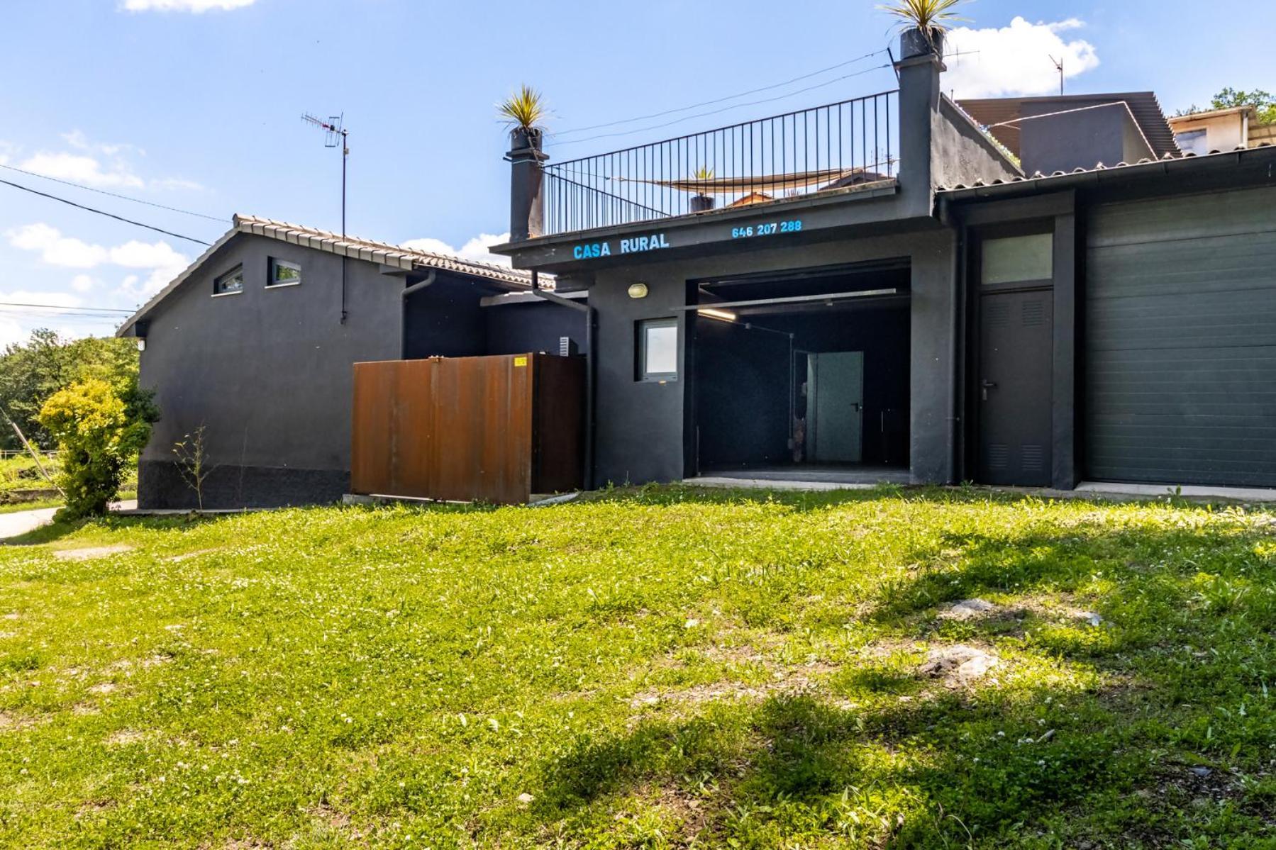 Black House Sorprendente Casa Estilo Industrial أولوت المظهر الخارجي الصورة
