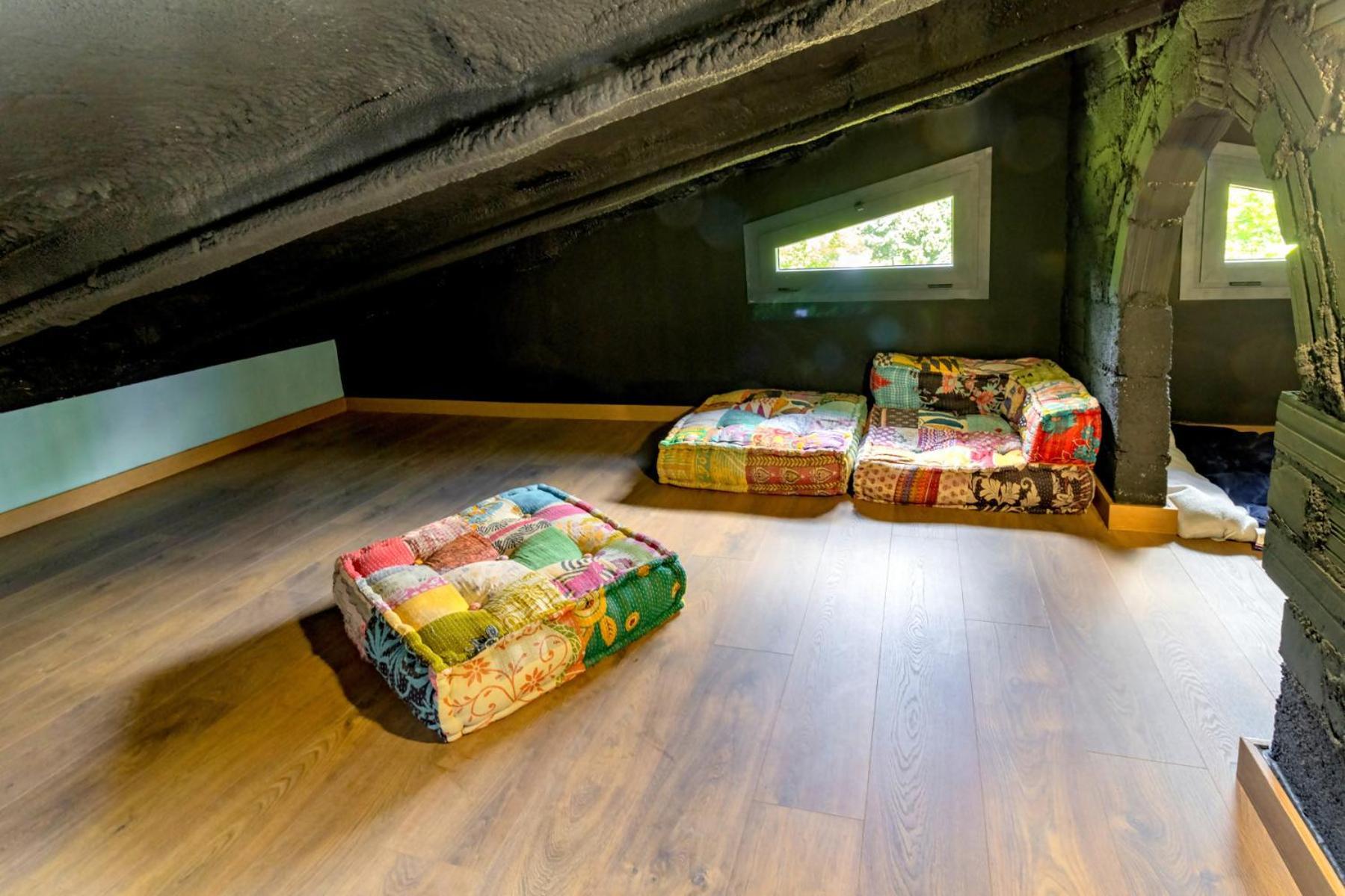 Black House Sorprendente Casa Estilo Industrial أولوت المظهر الخارجي الصورة