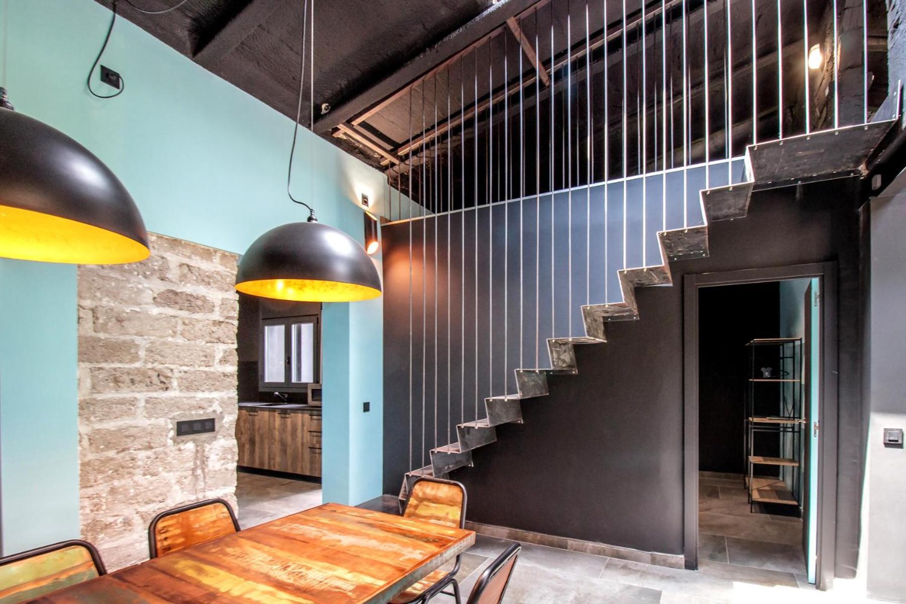 Black House Sorprendente Casa Estilo Industrial أولوت المظهر الخارجي الصورة
