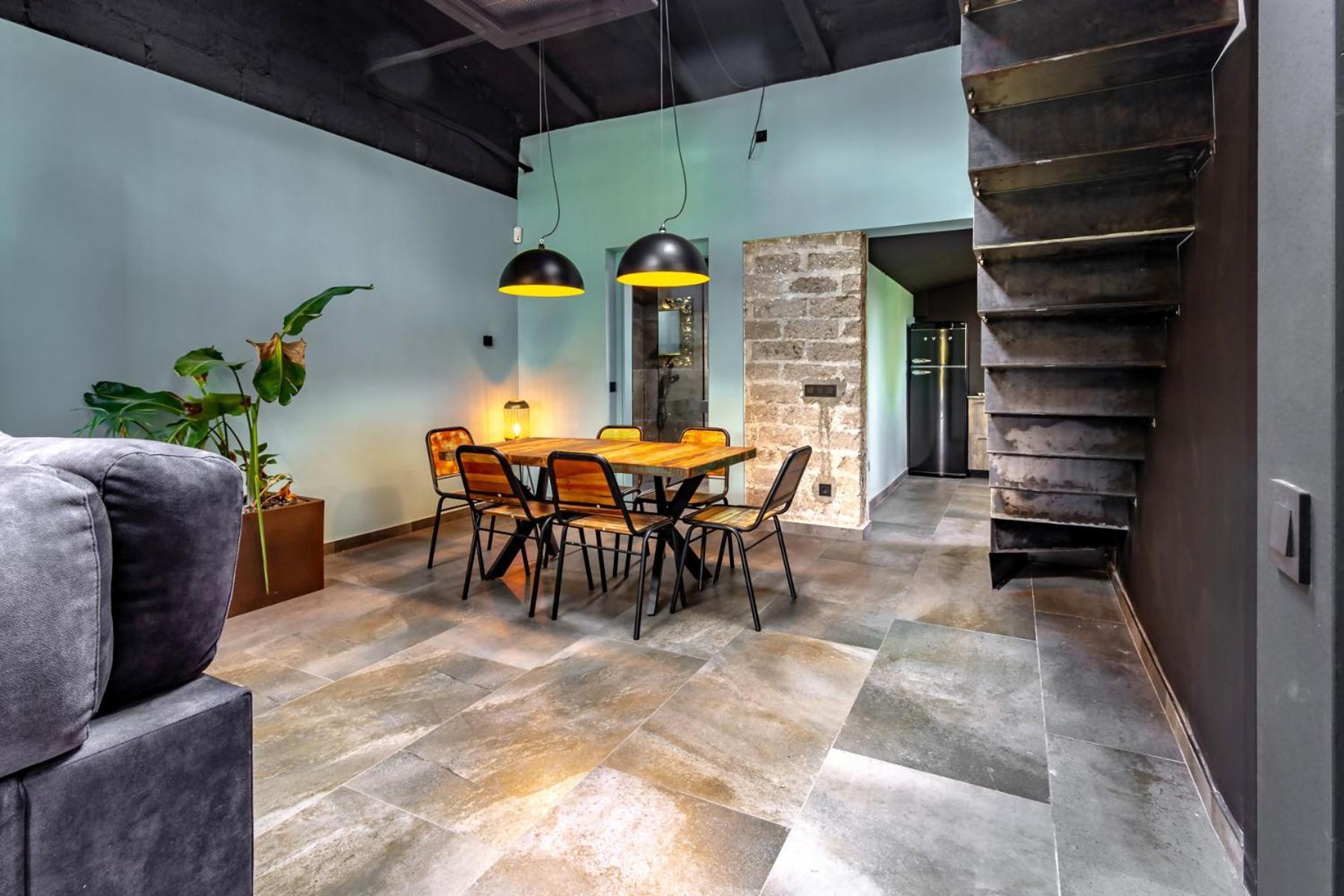 Black House Sorprendente Casa Estilo Industrial أولوت المظهر الخارجي الصورة