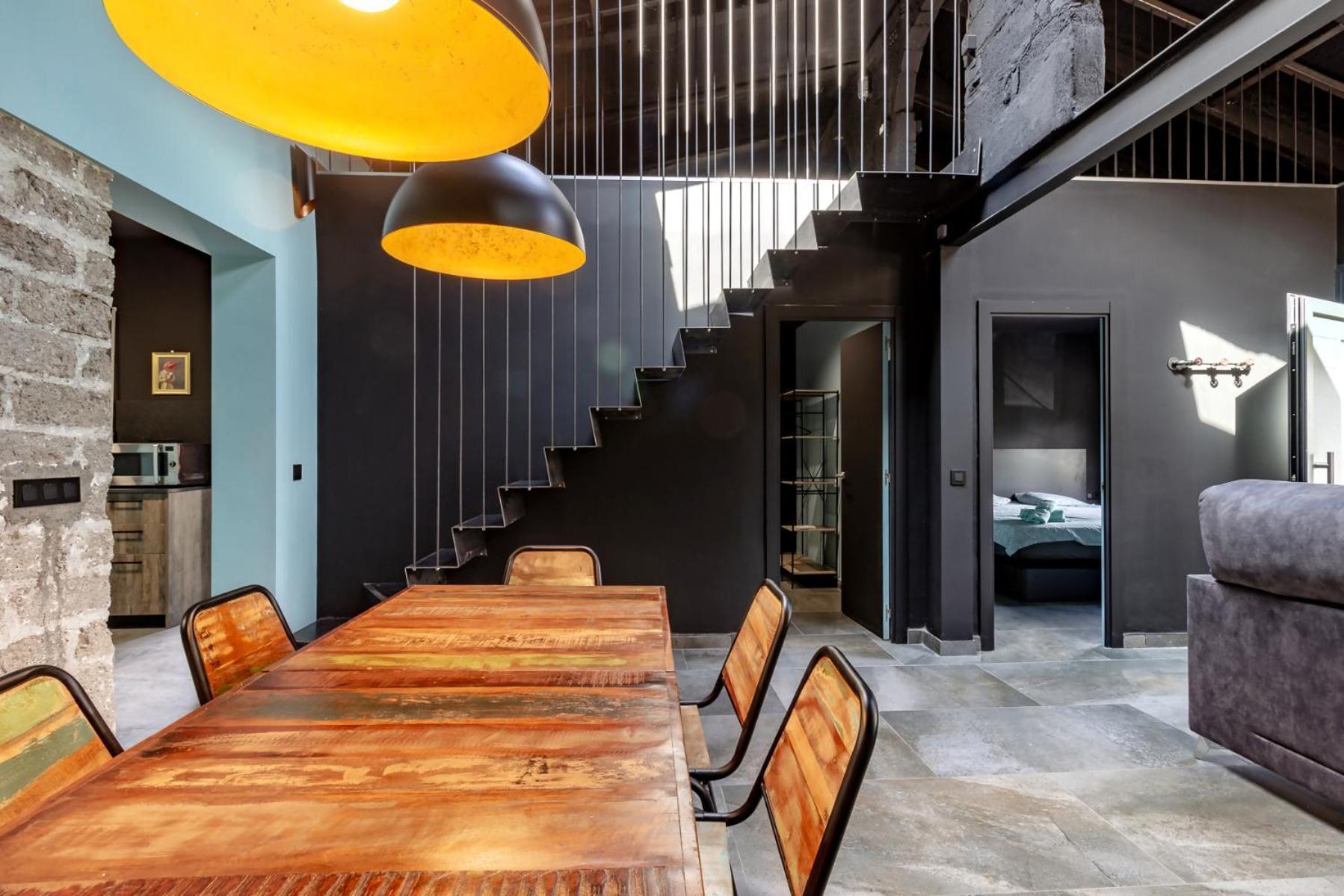 Black House Sorprendente Casa Estilo Industrial أولوت المظهر الخارجي الصورة